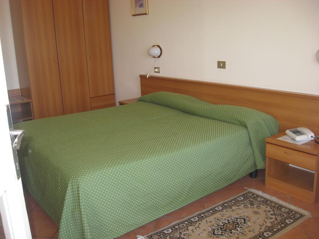 לימונה סול גרדה Hotel Susy חדר תמונה