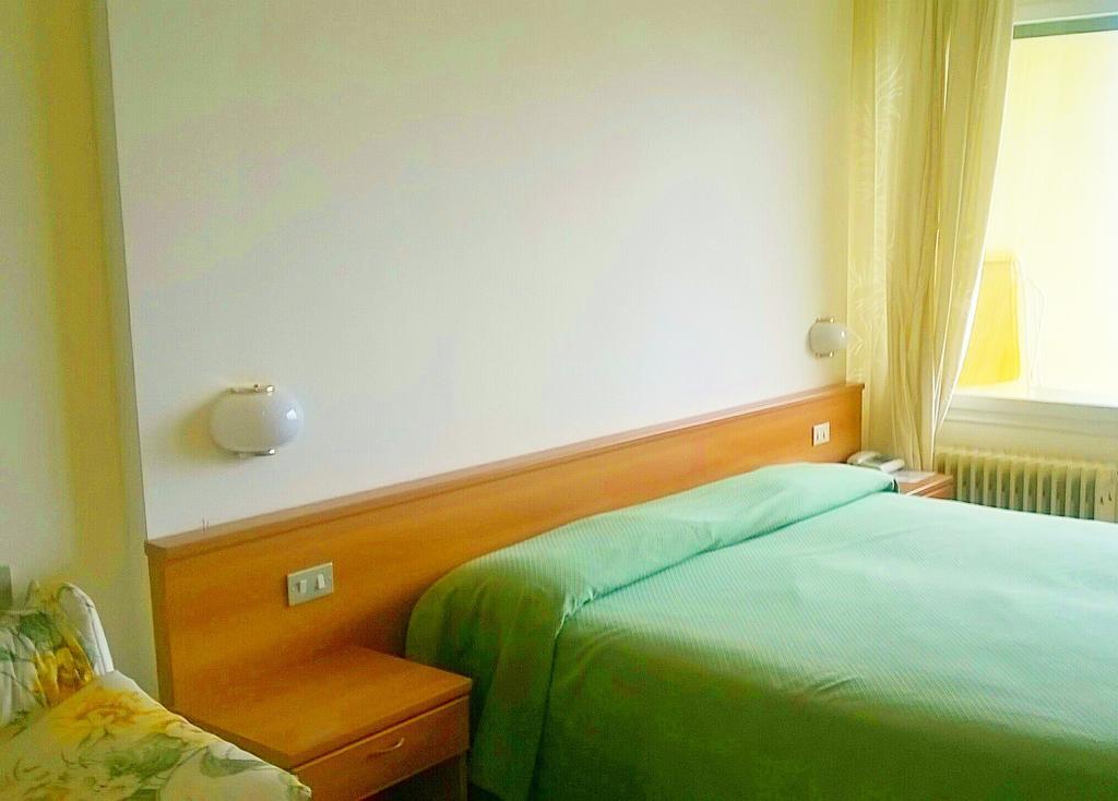 לימונה סול גרדה Hotel Susy חדר תמונה